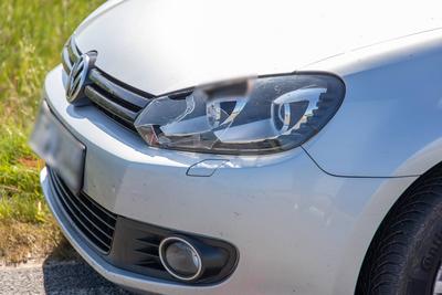 Schwerer Verkehrsunfall im Erzgebirge ? Radfahrer von PKW erfasst-stock-foto