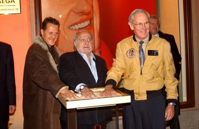 Charles Duke, Nicolas G. Hayek (Omega) and Michael Schumacher at the Omega Afternoon Cocktail party, Munich - 26/11/03 F-stock-foto
