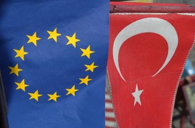 Verschiedene Faehnchen wehen am 06 12 2004 in Ankara an einem Haus auf dem Basar vor der Zitadelle-stock-foto