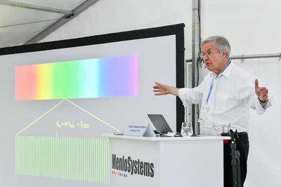 Menlo Firmenfeier bei Menlo Systems. Professor Dr. Theodor W. H?nsch, Firmengr?nder und Nobelpreistr?ger. Martinsried Ba-stock-foto