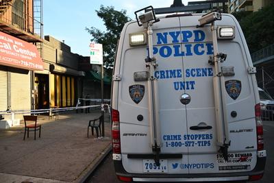 Vigil with mayor eric adams and community members following mass shooting which killed three people and injured ten other people at taste of the city nightclub and lounge in crown heights brooklyn new york-stock-foto