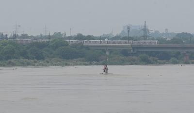 Yamuna Crosses Danger Mark In Delhi-stock-foto