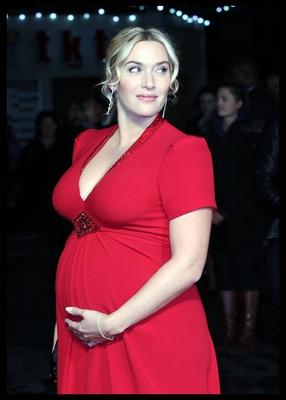 Bildnummer: 60598079  Datum: 14.10.2013  Copyright: imago/i ImagesA pregnant Kate Winslet arriving at the premiere of her new film Labor Day, in London, Monday, 14th October 2013. Picture by Stephen Lock / i-Images StephenxLockx/xi-Images PUBLICATIONxINxGERxSUIxAUTxHUNxONLY Entertainment People Film Filmpremiere Schwanger xsp x0x 2013 hoch Highlight premiumd  60598079 Date 14 10 2013 Copyright Imago I Images a Pregnant Kate Winslet arriving AT The Premiere of her New Film Laboratory Day in London Monday 14th October 2013 Picture by Stephen Lock I Images  Xi Images PUBLICATIONxINxGERxSUIxAUTxHUNxONLY Entertainment Celebrities Film Film premiere pregnant xsp x0x 2013 vertical Highlight premiumd-stock-foto