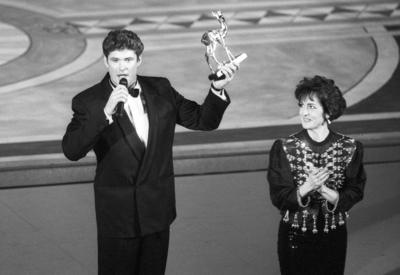 David Hasselhoff mit Paola 12/90 h?r Paola und David Hasselhoff im Dezember 1990 bei der Bambi -Verleihung Preis Gala A-stock-foto