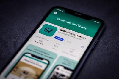 App Store - Apple 15.06.2023: Apple App Store auf einem iPhone. Nachrichten Apps - Motto - Bleib informiert. S?ddeutsche-stock-foto