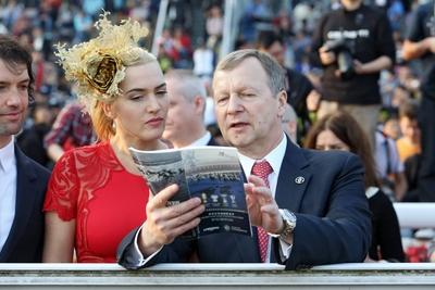 Bildnummer: 58898096  Datum: 09.12.2012  Copyright: imago/Frank Sorge09.12.2012, Hong Kong, Hongkong, CHN, CHINA - Actress Kate Winslet and Winfried Engelbrecht Bresges, CEO of Hong Kong Jockey Club, in portrait. Sha Tin racecourse. (Schauspielerin, Winslet, Portrait, Portraet, Film, Kino, Engelbrecht-Bresges, Portr?t) 615D091212HONGKONG.JPG Entertainment People Film xsp x0x 2012 quer Highlight premiumd Schauspielerin Winslet Portrait Portraet Film Kino Engelbrecht-Bresges  58898096 Date 09 12 2012 Copyright Imago Frank Worry 09 12 2012 Hong Kong Hong Kong CHN China actress Kate Winslet and Winfried Engelbrecht  CEO of Hong Kong Jockey Club in Portrait Sha Tin Racecourse Actress Winslet Portrait Portrait Film Cinema Engelbrecht  Portrait  JPG Entertainment Celebrities Film xsp x0x 2012 horizontal Highlight premiumd Actress Winslet Portrait Portrait Film Cinema Engelbrecht-stock-foto