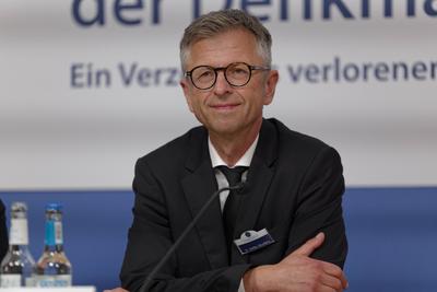 Schwarzbuch Denkmalpflege vorgestellt-stock-foto