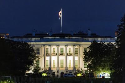 The White House at night in Washington DC, USA Panoramic view of the White House, the residence and workplace of the Ame-stock-foto