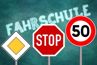 verkehrszeichen,f?hrerschein,fahrschule ** traffic sign,driver s license,driving school,road sign,road signs,traffic sig-stock-foto