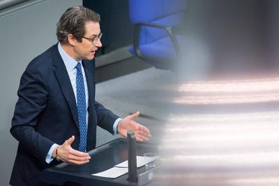 Berlin, Plenarsitzung im Bundestag Andreas Scheuer (Bundesminister f?r Verkehr und digitale Infrastruktur, CSU) w?hrend-stock-foto