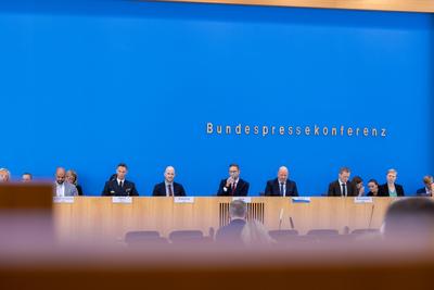 Regierungspressekonferenz am 20. August 2025.-stock-foto