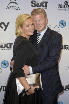 Stefan Effenberg mit Ehefrau Claudia Effenberg bei der Verleihung des 6 Mira Award 2015 in The Stat-stock-foto