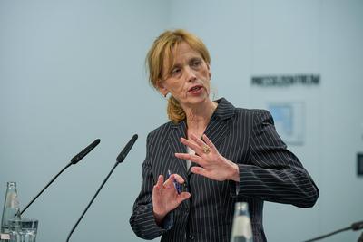 Arbeitsgruppe zur Pflege gestartet-stock-foto