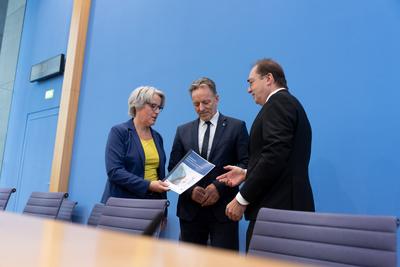 Bundespressekonferenz, Bundeslagebild Sexualdelikte-stock-foto