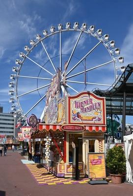 Hamburg, Sommerdom. Der Hamburger Dom ist ein jeweils auf dem Heiligengeistfeld in Hamburg St. Pauli durchgef?hrtes Volk-stock-foto