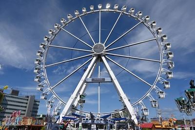 Hamburg, Sommerdom. Der Hamburger Dom ist ein jeweils auf dem Heiligengeistfeld in Hamburg St. Pauli durchgef?hrtes Volk-stock-foto
