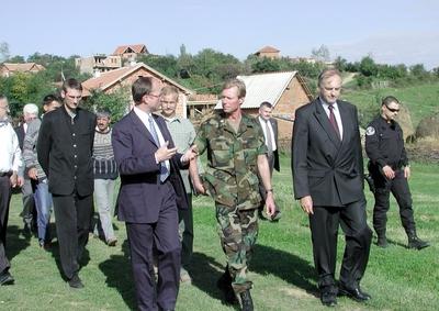 Der luxemburgische Gro?herzog Henri I. (3.v.re) und der luxemburgische Verteidigungsminister Charles Goerens (2.v.re) b-stock-foto