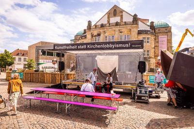 Streit um Absage von Theaterstueck zu sexualisierter Gewalt in Kirche-stock-foto