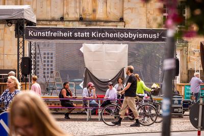 Streit um Absage von Theaterstueck zu sexualisierter Gewalt in Kirche-stock-foto