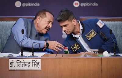 ISRO Chief V Narayanan, Astronaut Shubhanshu Shukla And Union Minister Jitendra Singh Address Press Briefing-stock-foto