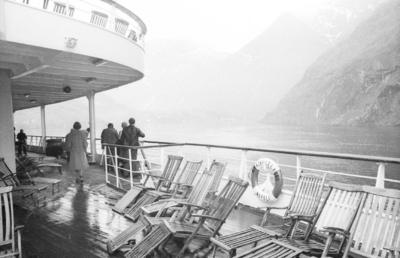Bildnummer: 56658601  Datum: 01.10.1985  Copyright: imago/teutopress Achille Lauro (Schiff) 10/85 - Das Kreuzfahrtschiff Achille Lauro im Oktober 1985. Italien Italienisch Italienisches Luxus-Liner Luxusliner Luxusschiff Kreuzer Kreuzfahrt Kreuzschifffahrt Schifffahrt Seefahrt Meer Mittelmeer Reederei Flotta-Lauro Linie Entf?hrung entf?hrt Geiselnahme Geiseln Feature Symbol Boot Schiff Italian cruise liner quer Deck Liegest?hle Liegestuhl Leute Menschen sw Gesellschaft xmk x0x 1985 quer  56658601 Date 01 10 1985 Copyright Imago teutopress Achille Lauro Ship 10 85 the Cruise ship Achille Lauro in October 1985 Italy Italian Italian Luxury Liner Luxury liner Luxury ship Cruiser Cruise Cruise tourism Shipping Seafaring Sea Mediterranean Shipping company  Lauro Line Abduction abducted Hostage-taking Hostages Feature symbol Boat Ship Italian Cruise Liner horizontal Deck Loungers Deck chair People People black and white Society xmk x0x 1985 horizontal-stock-foto