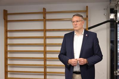 Ministerpraesident Alexander Schweitzer SPD und Sport-stock-foto