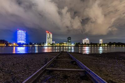 Post Tower Bonn leuchtet blau ? 75 Jahre THW  - 22.08.2025-stock-foto