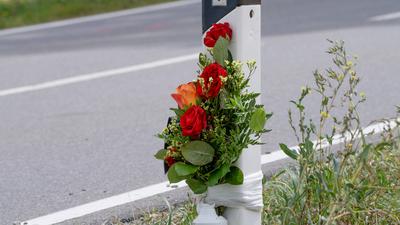 Der Schock sitzt noch bei den Rettern tief. Der schwere Verkehrsunfall auf der B 95 bei Annaberg-Buchholz am Mittwochnac-stock-foto