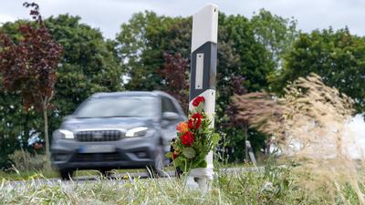 Der Schock sitzt noch bei den Rettern tief. Der schwere Verkehrsunfall auf der B 95 bei Annaberg-Buchholz am Mittwochnac-stock-foto