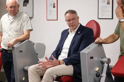 Ministerpraesident Alexander Schweitzer SPD und Sport-stock-foto