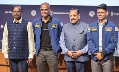 ISRO Chief V Narayanan, Astronaut Shubhanshu Shukla And Union Minister Jitendra Singh Address Press Briefing-stock-foto