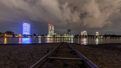 Post Tower Bonn leuchtet blau ? 75 Jahre THW  - 22.08.2025-stock-foto