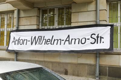 Umbenennung der Mohrenstrasse in Anton-Wilhelm Amo Strasse-stock-foto