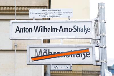 Umbenennung der Mohrenstrasse in Anton-Wilhelm Amo Strasse-stock-foto