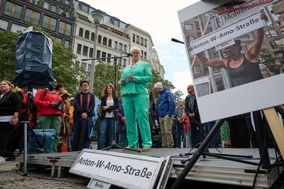 Strassenfest zur Umbenennung der Mohrenstraße in Anton-Wilhelm-Amo-Straße-stock-foto
