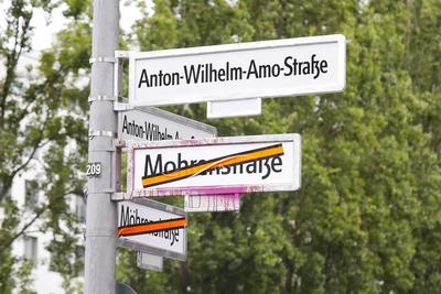 Umbenennung der Mohrenstrasse in Anton-Wilhelm Amo Strasse-stock-foto