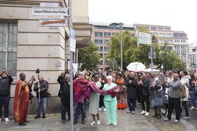 Feierliche Umbenennung der Mohrenstrasse in Anton-Wilhelm Amo Strasse in Berlin Mitte-stock-foto