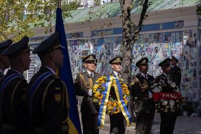 Ukrainian President Volodymyr Zelenskyy And Canadian Prime Minister Carney Honor Fallen Defenders-stock-foto