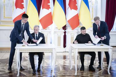 Ukrainian President Zelenskyy And Canadian Prime Minister Carney Signing Ceremony-stock-foto