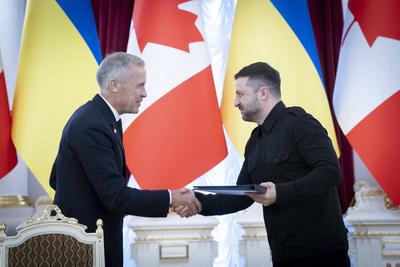 Ukrainian President Zelenskyy And Canadian Prime Minister Carney Signing Ceremony-stock-foto
