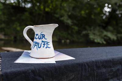 Taufgottesdienst im Fluss Gera 2025-stock-foto