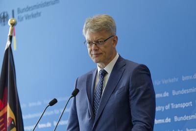Zuschlag f?r Neubau Ringbahnbr?cke erteilt-stock-foto