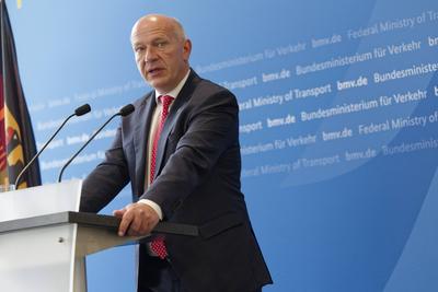 Zuschlag f?r Neubau Ringbahnbr?cke erteilt-stock-foto