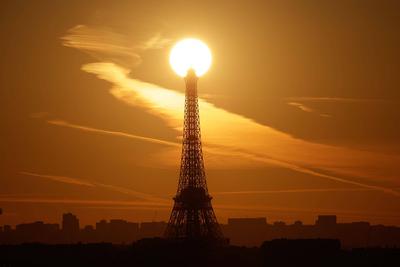 Sonnenaufgang am Eiffelturm-stock-foto