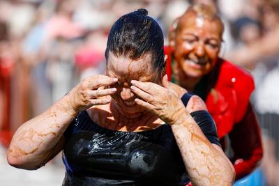 World Gravy Wrestling Championship-stock-foto