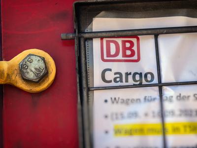 Tag der Schiene im Stuttgarter Hafen. Der Binnenhafen ist auch ein gro?er G?terbahnhof. Hafenfirmen informieren in einer-stock-foto