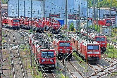 Die gro?en Rangierbahnh?fe Deutschlands Die Lokleitstelle mit den Fahrzeugen am Rangierbahnhof im Hagener Ortsteil Vorha-stock-foto