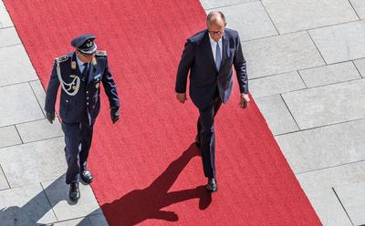 Begruessung des Bundeskanzler Friedrich Merz (CDU) und dem Premierminister des K?nigreichs Belgien, Bart de Wever-stock-foto