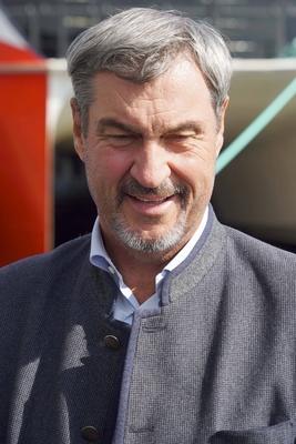cntv Markus Soeder ,ein Bayer auf dem Weg nach Helgoland der Bayerische Ministerpraesident Markus Soeder faehrt mit dem Halunder Jet zur Hochseeinsel Helgoland 26.08.2025 Hamburg Abfahrt von den Hamburger Landungsbr?cken mit einer Sonderfahrt Soeder wurde vom Buergermeister von Helgoland Thorsten Pollmann auf einen Besuch der Insel Helgoland eingeladen Hamburg Deutschland *** cntv Markus Soeder ,a Bavarian on his way to Helgoland the Bavarian State Premier Markus Soeder travels with the Halunder Jet to the high sea island Helgoland 26 08 2025 Hamburg Departure from the Hamburg Landungsbr?cken with a special trip Soeder was invited by the mayor of Helgoland Thorsten Pollmann to visit the island of Helgoland Hamburg Germany-stock-foto