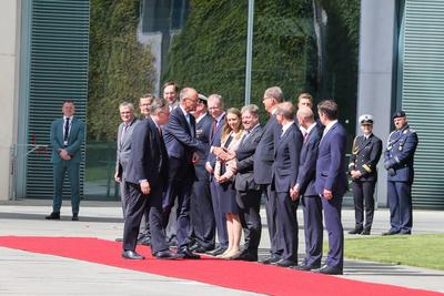 Begr??ung des Premierministers von Belgien mit milit?rischen Ehren. Begr??ung der Delegationen.-stock-foto